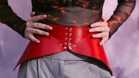 How to Wear a Leather Corset Belt to Look Like a Hollywood Star?